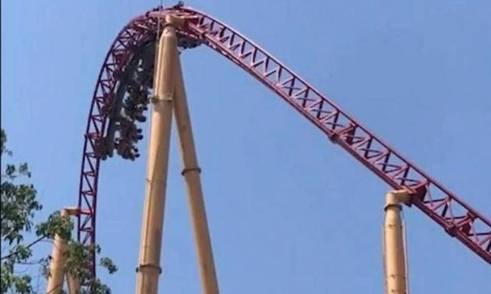 Τουρίστες έμειναν κρεμασμένοι ανάποδα για 1 ώρα λόγω διακοπής ρεύματος (βίντεο)